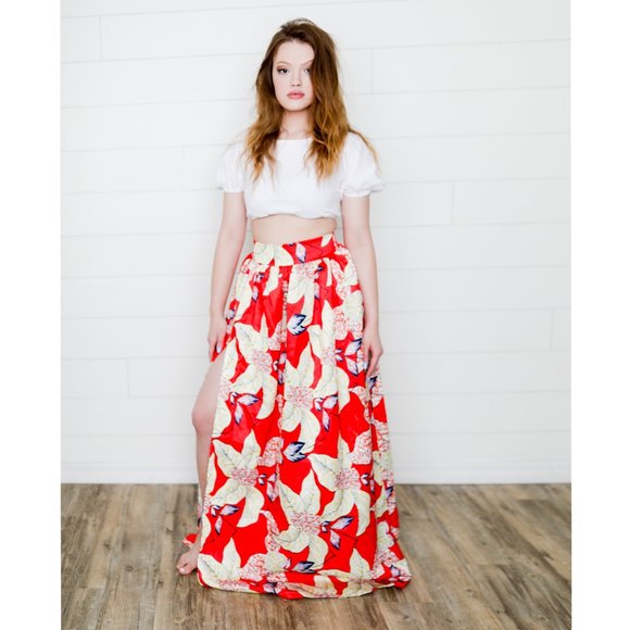 Dresses & Skirts - Vintage Hawaiian Maxi Skirt with Slit